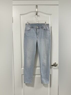 Old Navy "Wow" Straight Jeans – Size 8